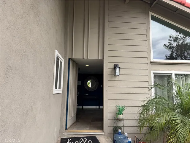 a view of entryway front of house