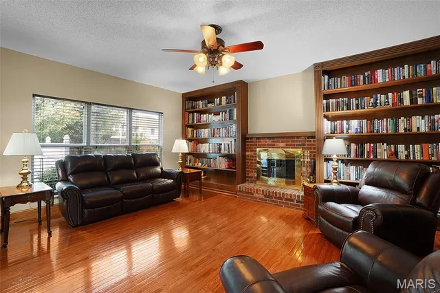 $450,000 | 200 Morning Dew Court, St. Peters, MO 63376