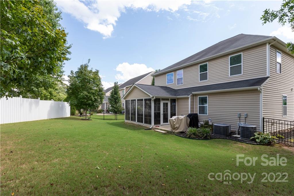 431 Sheltered Cove Court Fort Mill, SC 29708 - Photo 6 of 43 Gallery Image 6