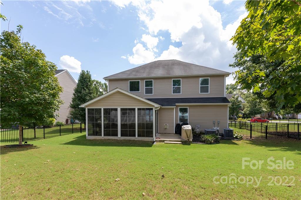 431 Sheltered Cove Court Fort Mill, SC 29708 - Photo 7 of 43 Gallery Image 7