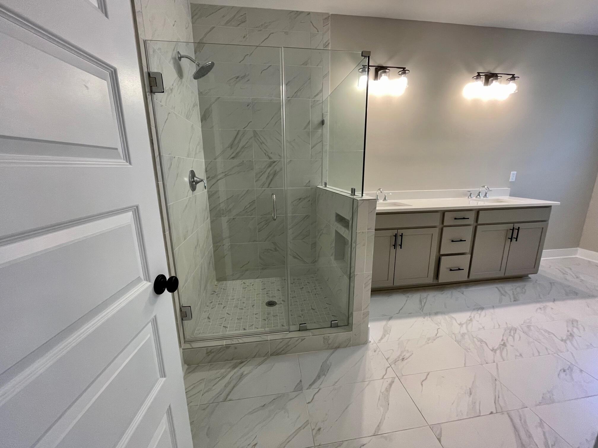 2663 Rifle Range Road Mount Pleasant, SC 29466 - Photo 6 of 23 Owner's Bath