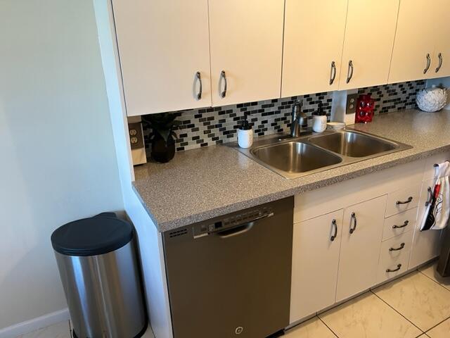 2016 Guildford East Boca Raton, FL 33434 - Photo 1 of 22 KITCHEN