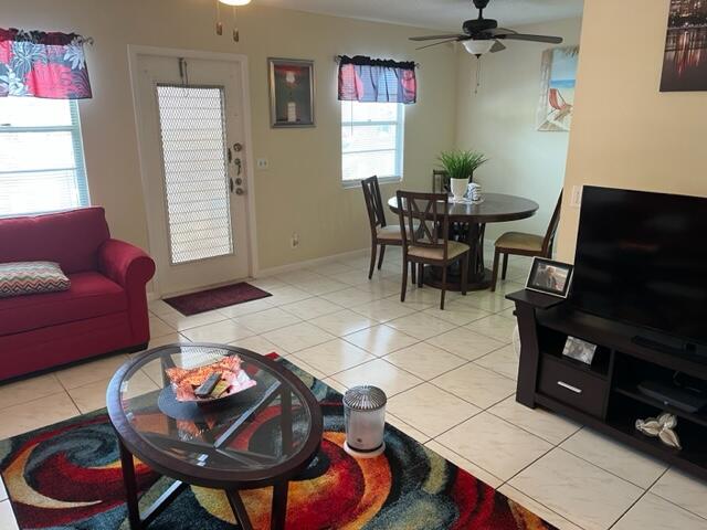 2016 Guildford East Boca Raton, FL 33434 - Photo 11 of 22 Living Room