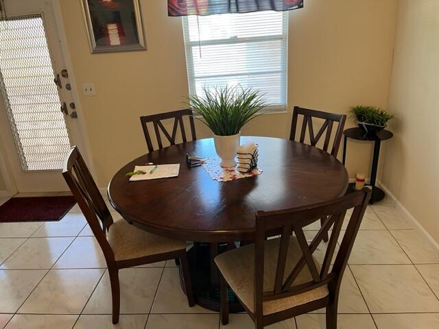 2016 Guildford East Boca Raton, FL 33434 - Photo 3 of 22 Dining Area