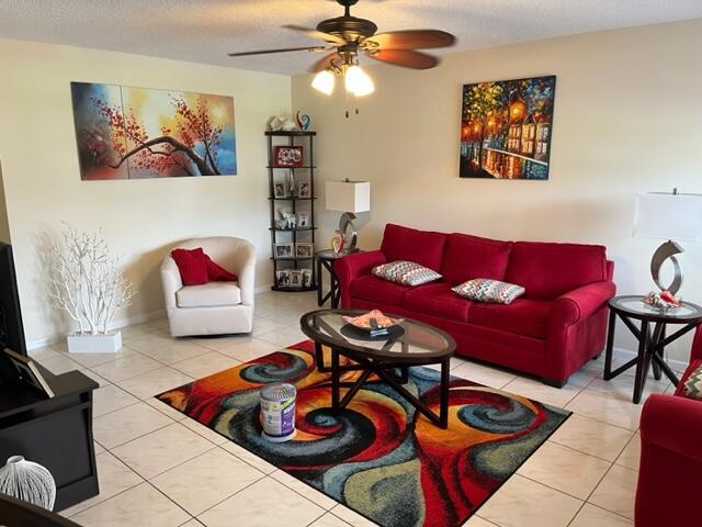 2016 Guildford East Boca Raton, FL 33434 - Photo 5 of 22 Living Room