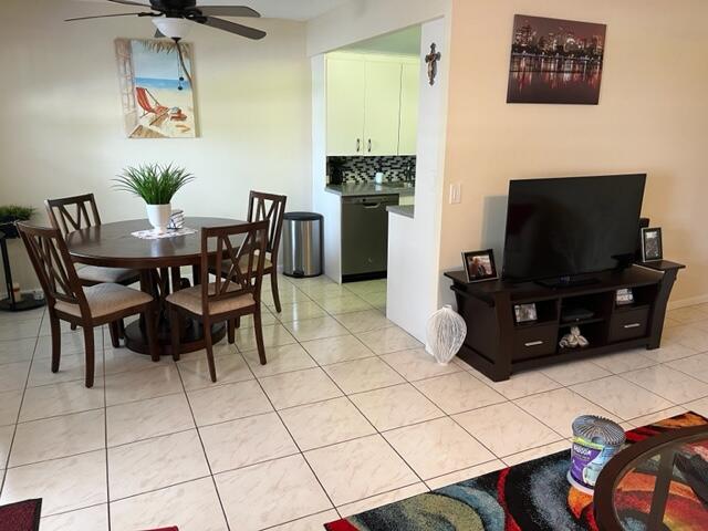 2016 Guildford East Boca Raton, FL 33434 - Photo 6 of 22 Dining area/Living Room