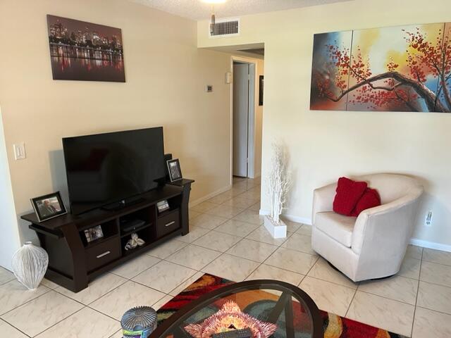 2016 Guildford East Boca Raton, FL 33434 - Photo 7 of 22 Living Room