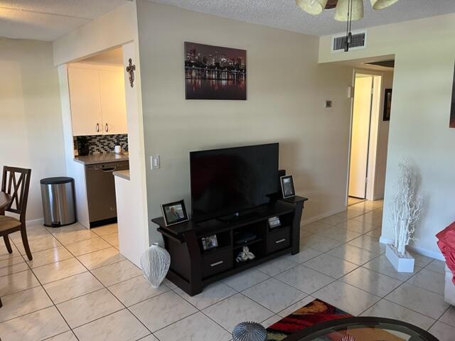 2016 Guildford East Boca Raton, FL 33434 - Photo 8 of 22 Living Room