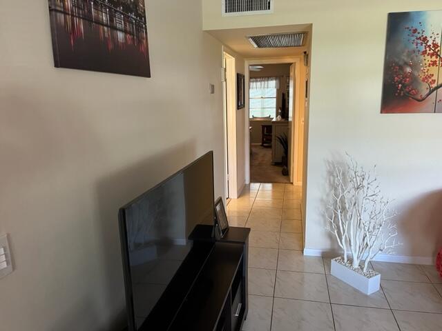 2016 Guildford East Boca Raton, FL 33434 - Photo 9 of 22 Living Room