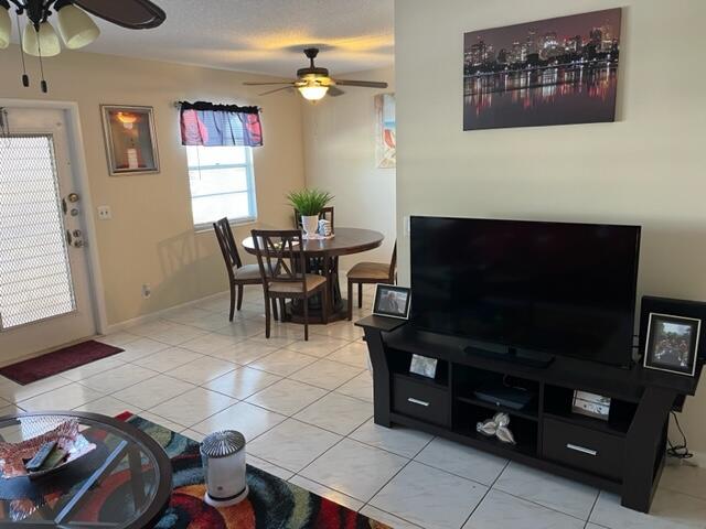 2016 Guildford East Boca Raton, FL 33434 - Photo 10 of 22 Living Room