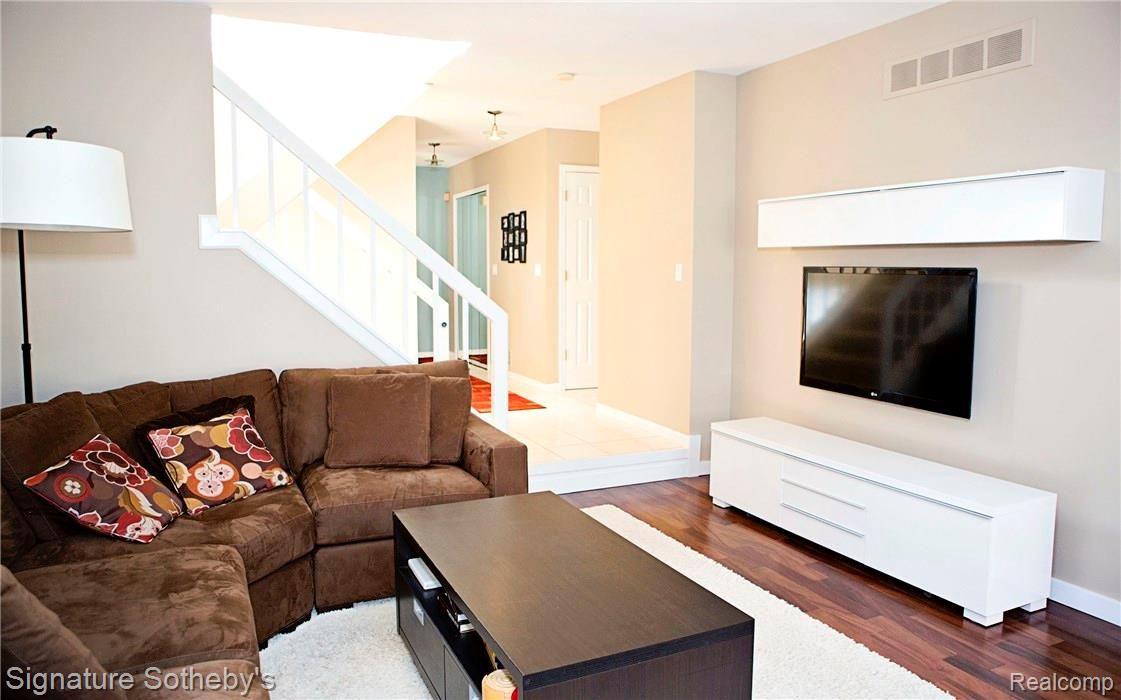 651 Ruffner Avenue Birmingham, MI 48009 - Photo 12 of 35 Family Room 7698.jpg
