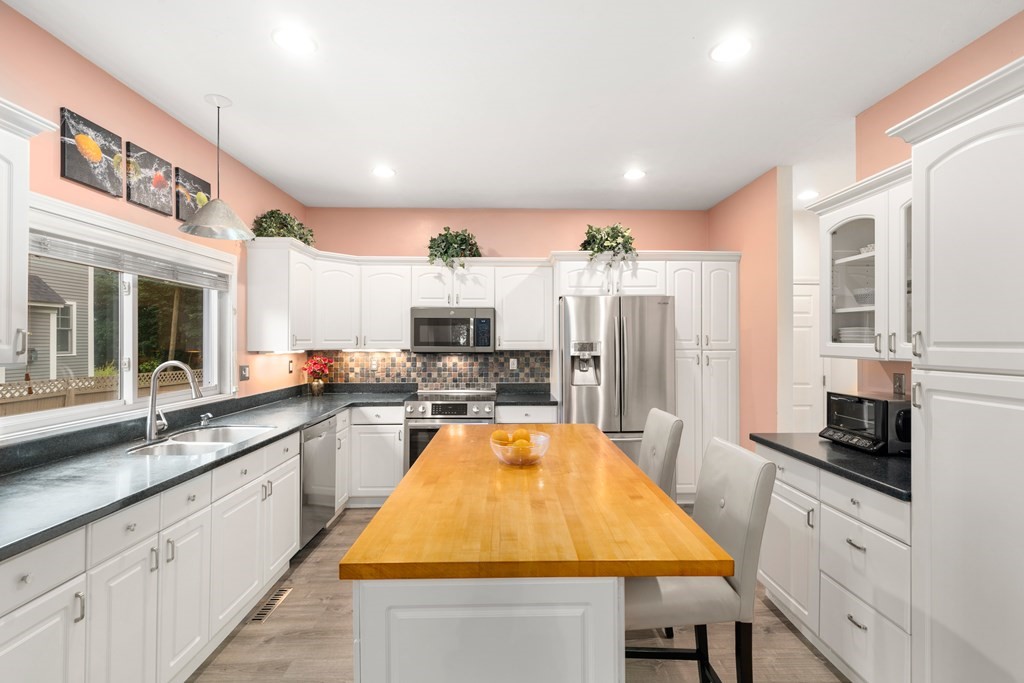 77 Ardmore Road Needham, MA 02494 - Photo 8 of 22