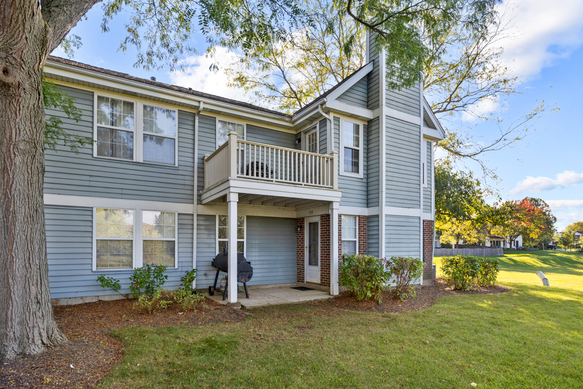 148 White Branch Court Buffalo Grove, IL 60089 - Photo 17 of 25 front view of a house with a yard
