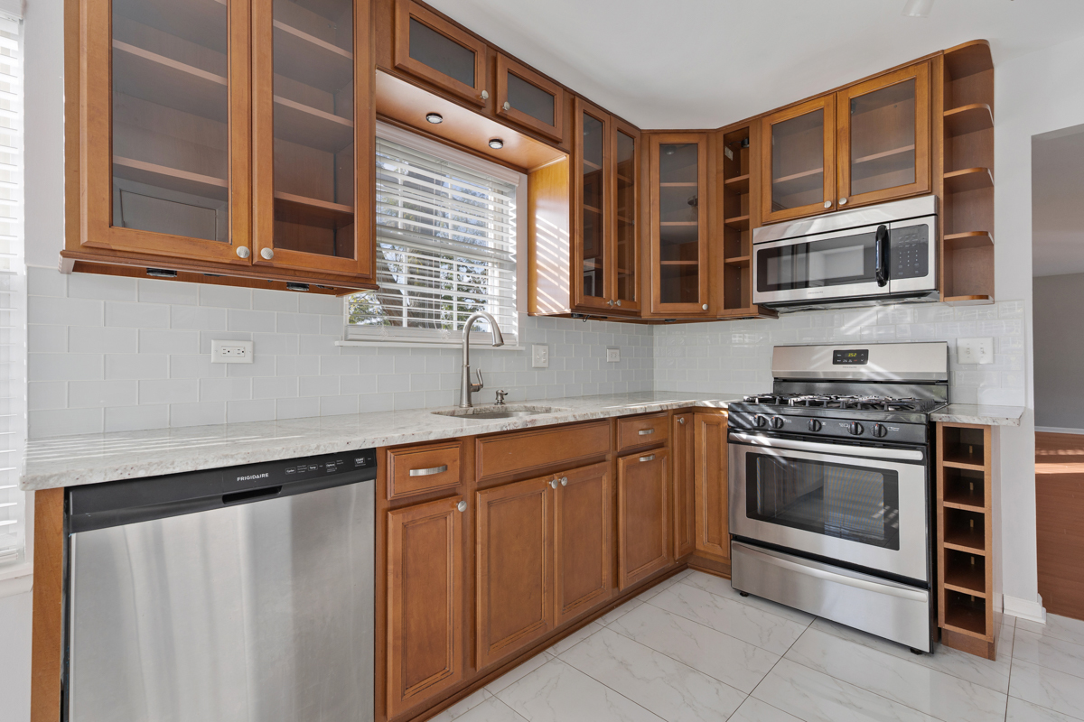 148 White Branch Court Buffalo Grove, IL 60089 - Photo 8 of 25 a kitchen with stainless steel appliances granite countertop a sink and a microwave