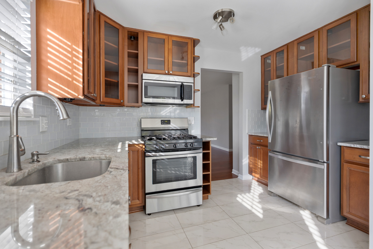 148 White Branch Court Buffalo Grove, IL 60089 - Photo 9 of 25 a kitchen with stainless steel appliances granite countertop a refrigerator and a sink