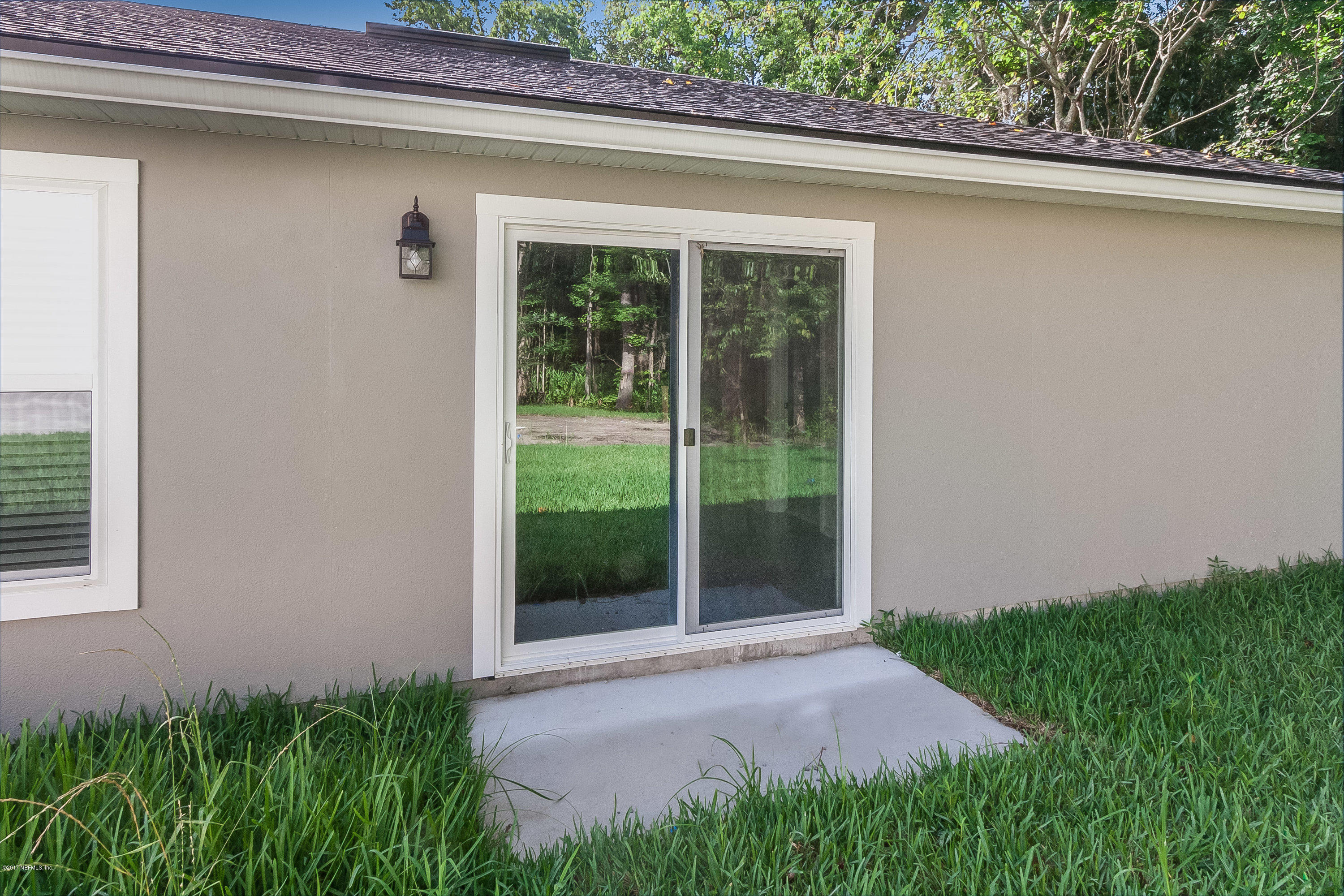 4258 Adirolf Road Jacksonville, FL 32207 - Photo 11 of 27 Side patio