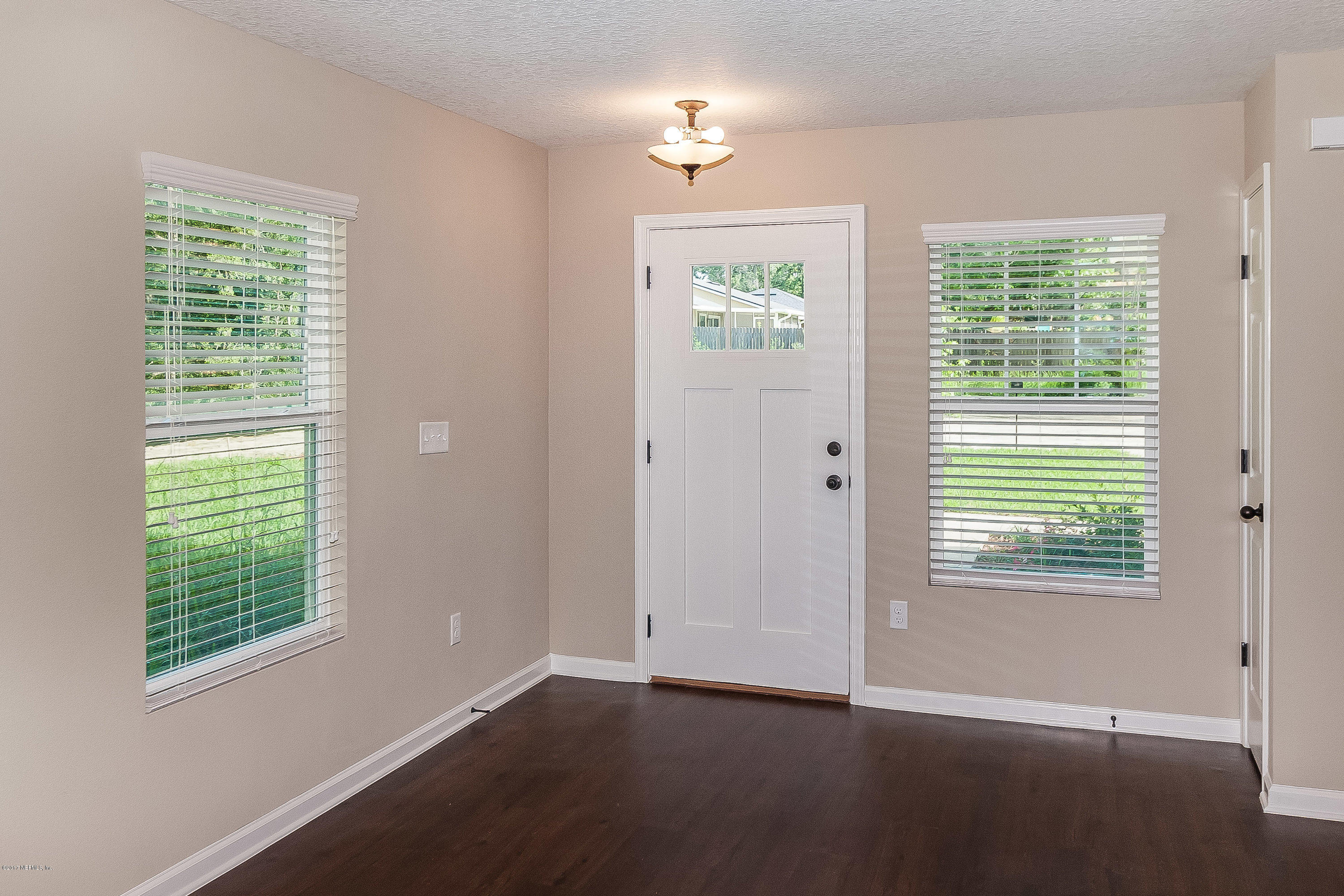Entry (with closet)