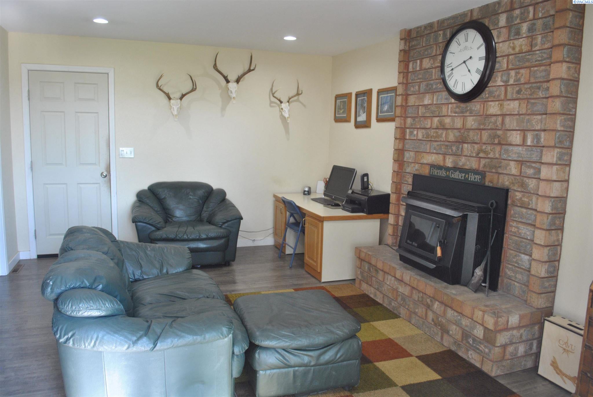 1890 County Line Road Grandview, WA 98930 - Photo 6 of 19 Gallery Image 6