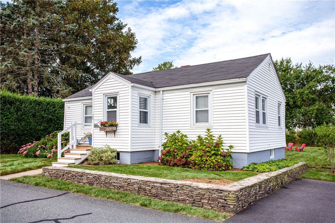 35 Rosa Road Middletown, RI 02842 - Photo 2 of 31
