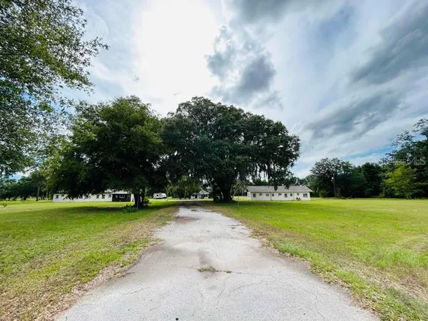 $1,200 | 8010 Southeast Us Highway, Unit 5C, Hawthorne, FL 32640