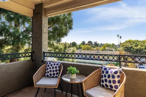 $788,888 | 401 South Norfolk Street, Unit 305, San Mateo, CA 94401