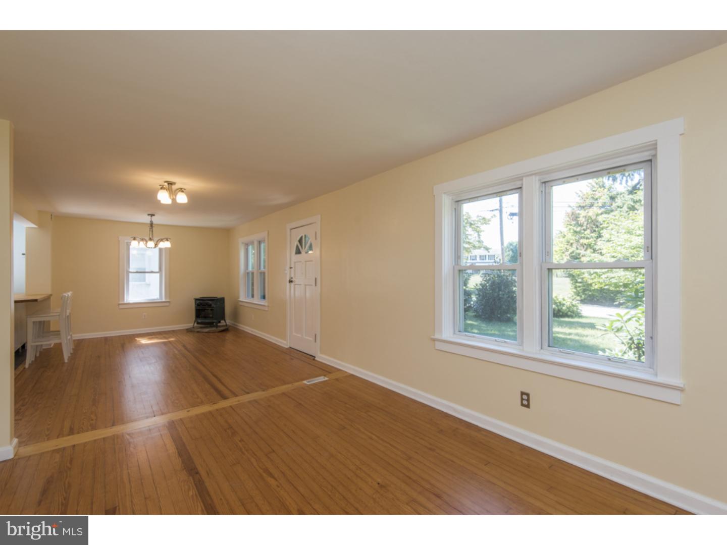 240 Kaolin Road Coatesville, PA 19320 - Photo 7 of 19 Living Room