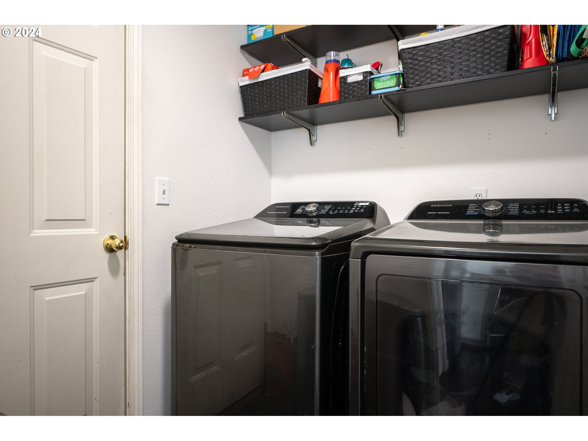 17818 Southwest Reisner Lane Sherwood, OR 97140 - Photo 17 of 20 a utility room with dryer and washer