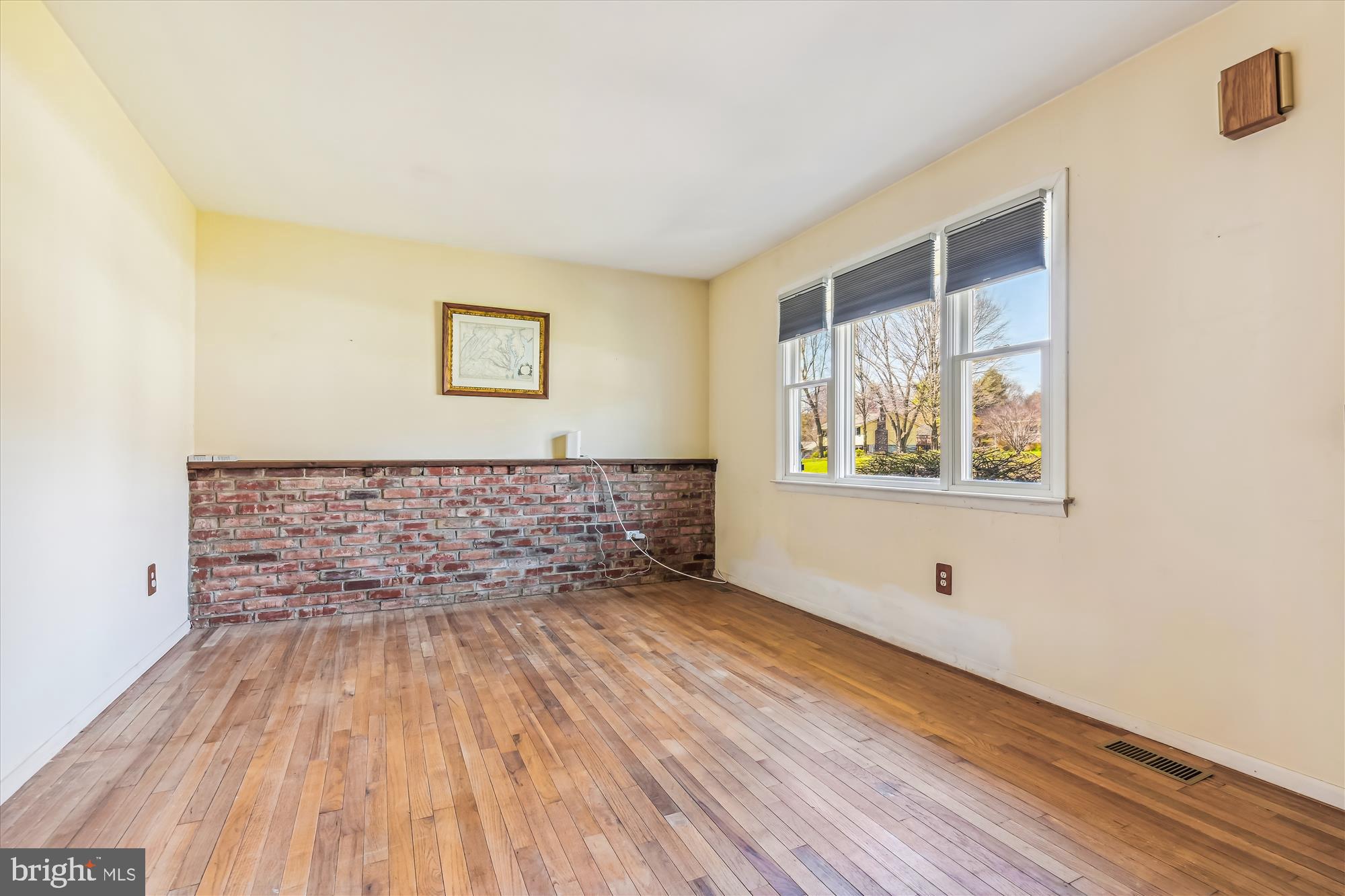 4517 Foxtail Road Hampstead, MD 21074 - Photo 24 of 44 Living Room