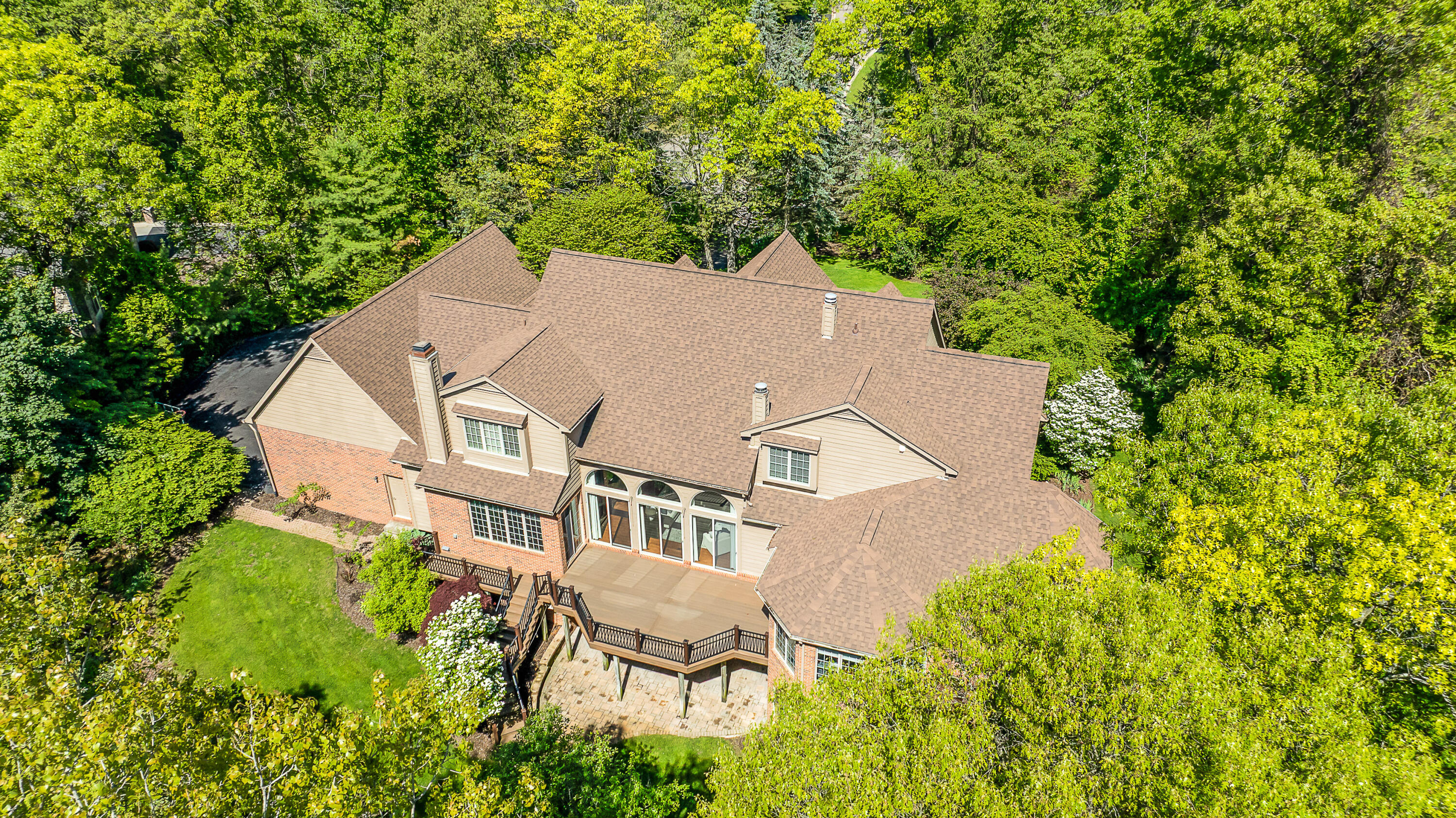 9222 Northpointe Ridge Brighton, MI 48114 - Photo 2 of 100 DJI_0817