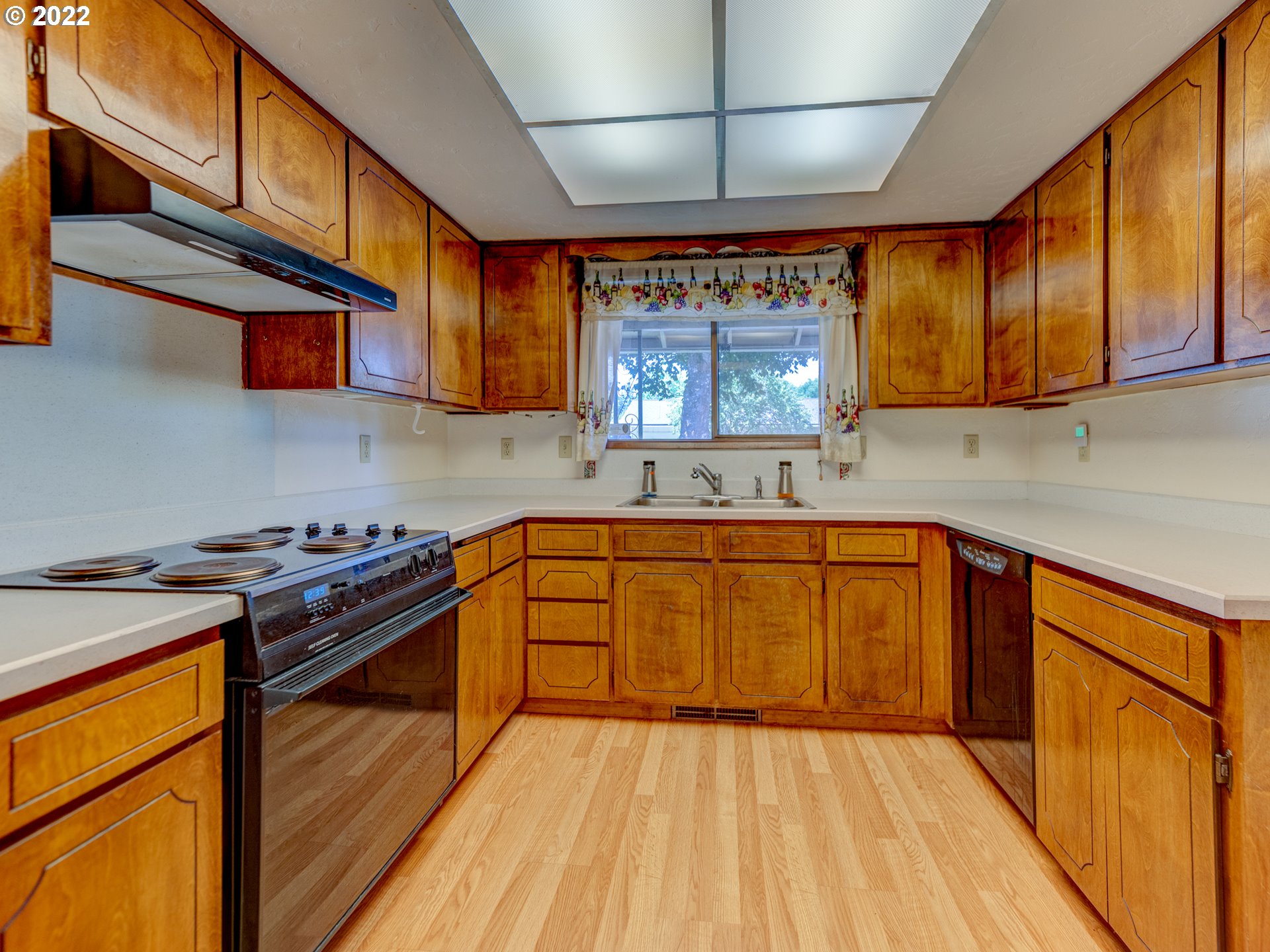 787 66th Street Springfield, OR 97478 - Photo 12 of 32
