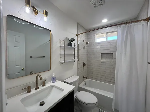 $1,800 | 3729 Lynda Lee Drive, Corpus Christi, TX 78418