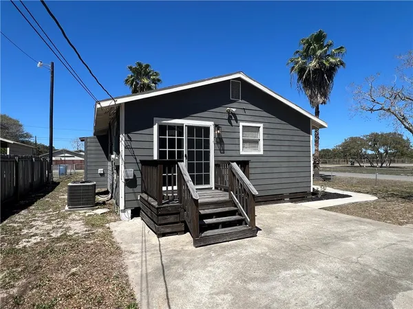 $1,800 | 3729 Lynda Lee Drive, Corpus Christi, TX 78418