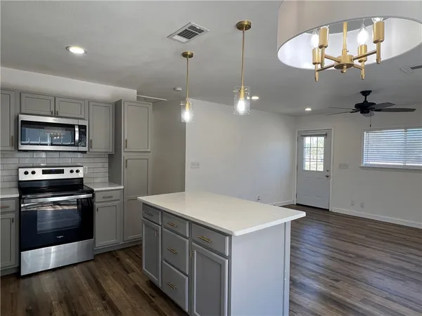 $1,800 | 3729 Lynda Lee Drive, Corpus Christi, TX 78418