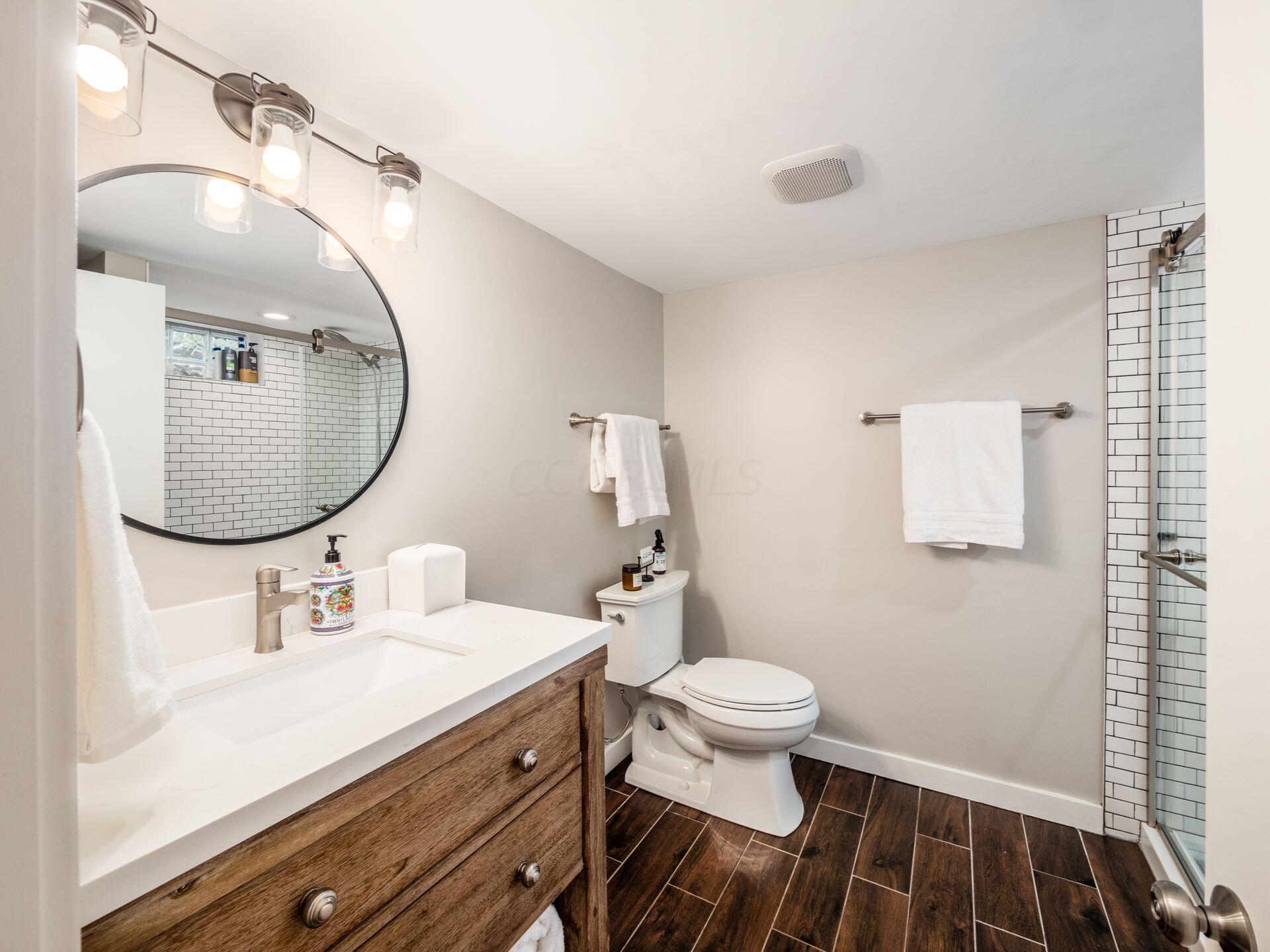 2404 Swansea Road Columbus, OH 43221 - Photo 27 of 37 Full bathroom