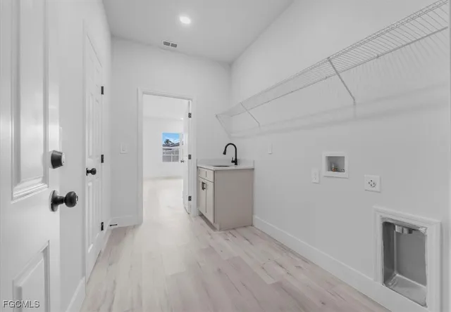 a view of a house with backyard and garden