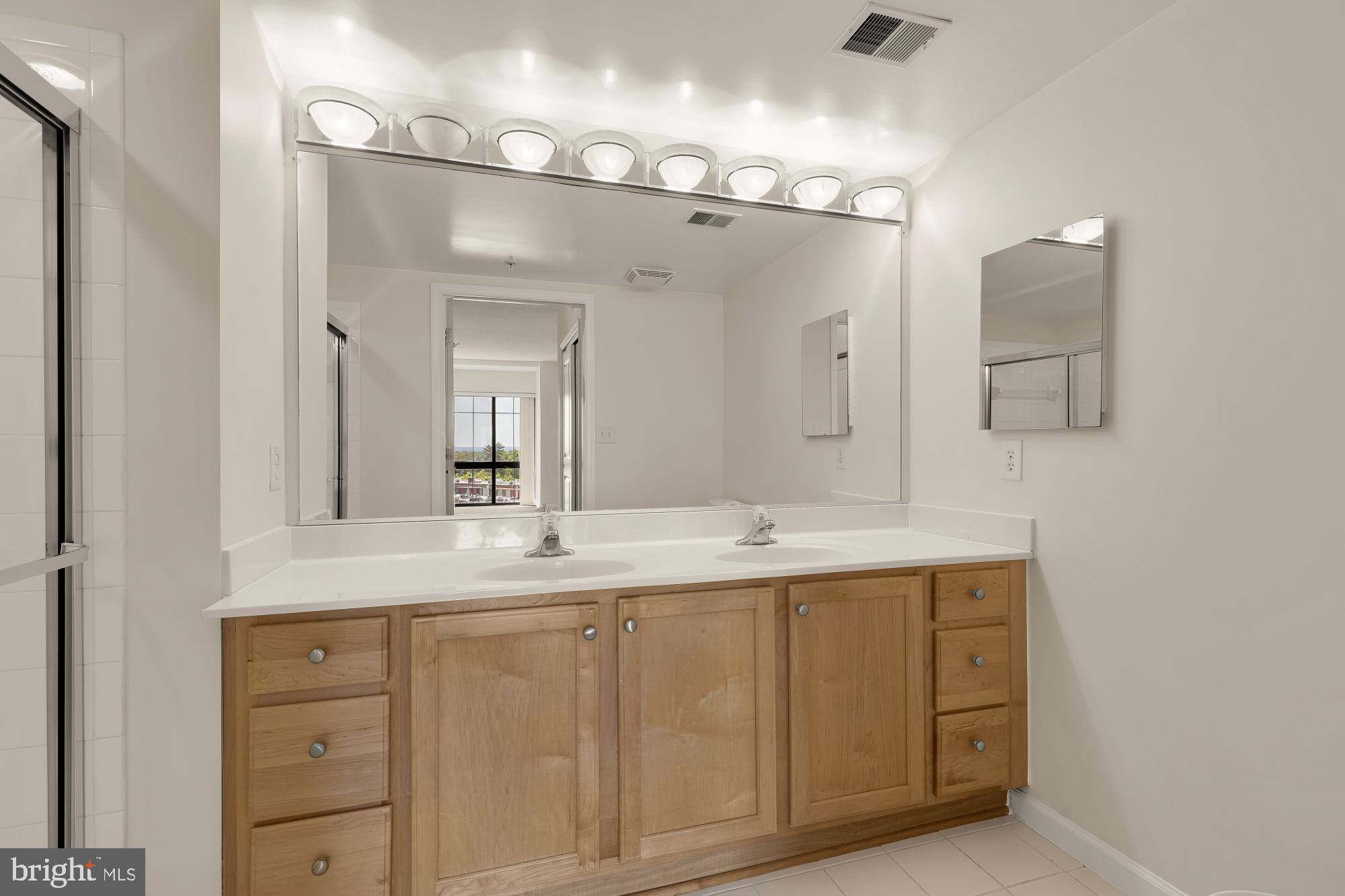7915 Eastern Avenue Northwest, Unit 1014 Silver Spring, MD 20910 - Photo 7 of 33 En-suite primary bath