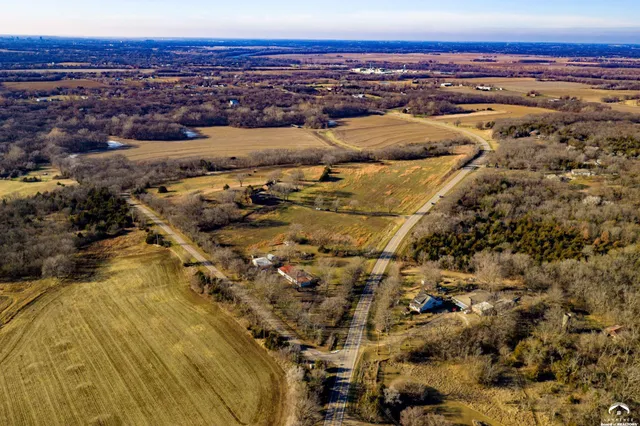 $92,500 | 900 Southeast Stanley Road, Tecumseh, KS 66542