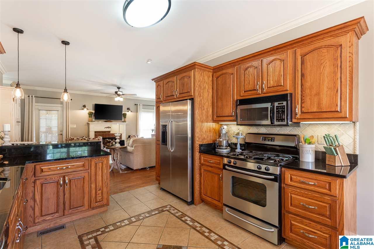 303 Valley View Lane Oneonta, AL 35121 - Photo 10 of 48