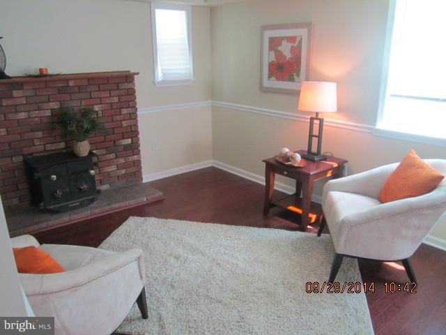 4301 Maple Road Morningside, MD 20746 - Photo 5 of 16 Family Room