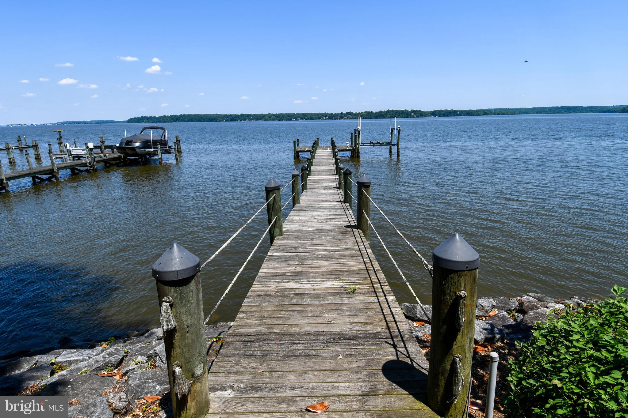 7808 Southdown Road Alexandria, VA 22308 - Photo 10 of 99 Private pier