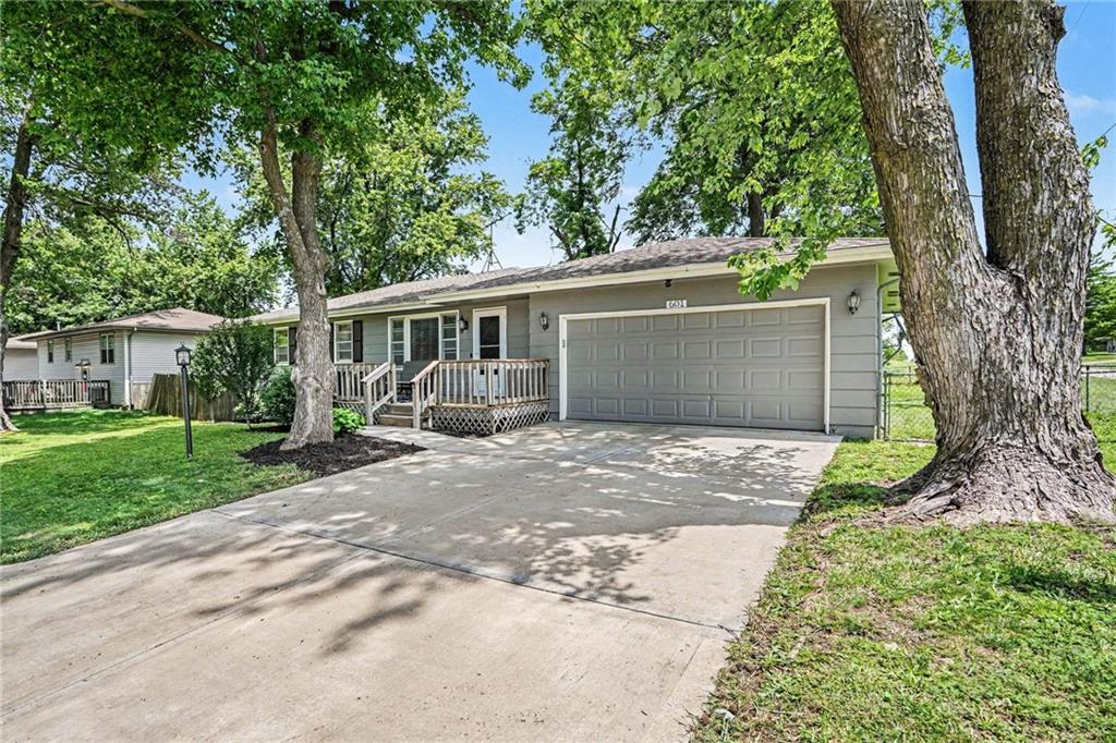 601 Mark Street Lathrop, MO 64465 - Photo 3 of 33