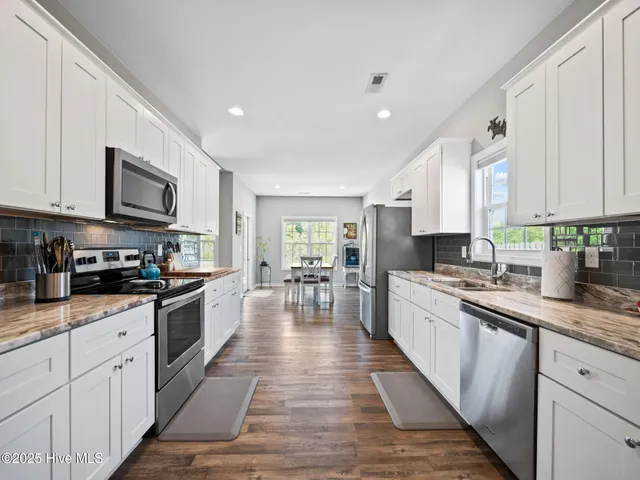 $1,800 | 512 Hazelwood Drive, Holly Ridge, NC 28445