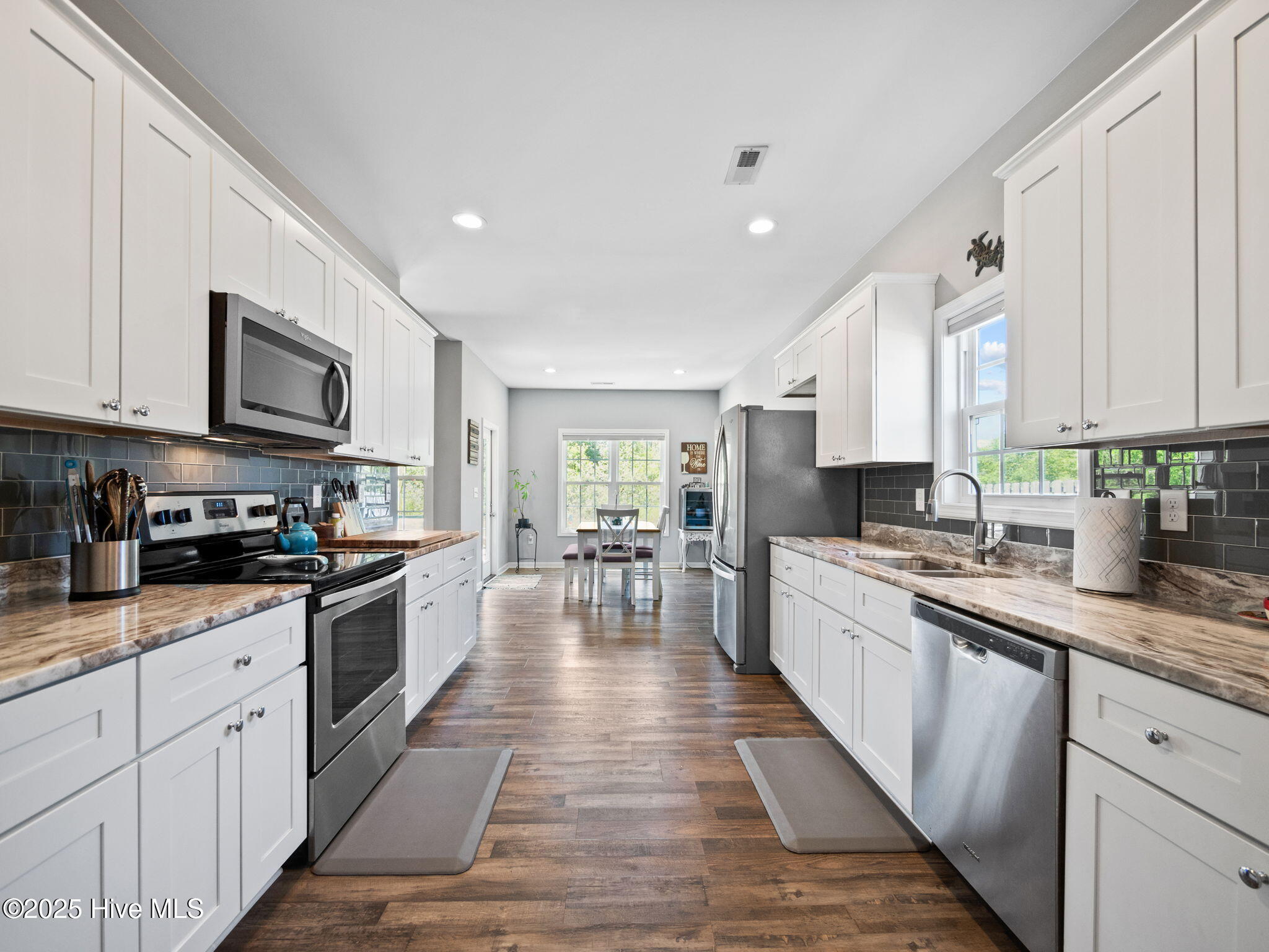 512 Hazelwood Drive Holly Ridge, NC 28445 - Photo 11 of 33 Kitchen