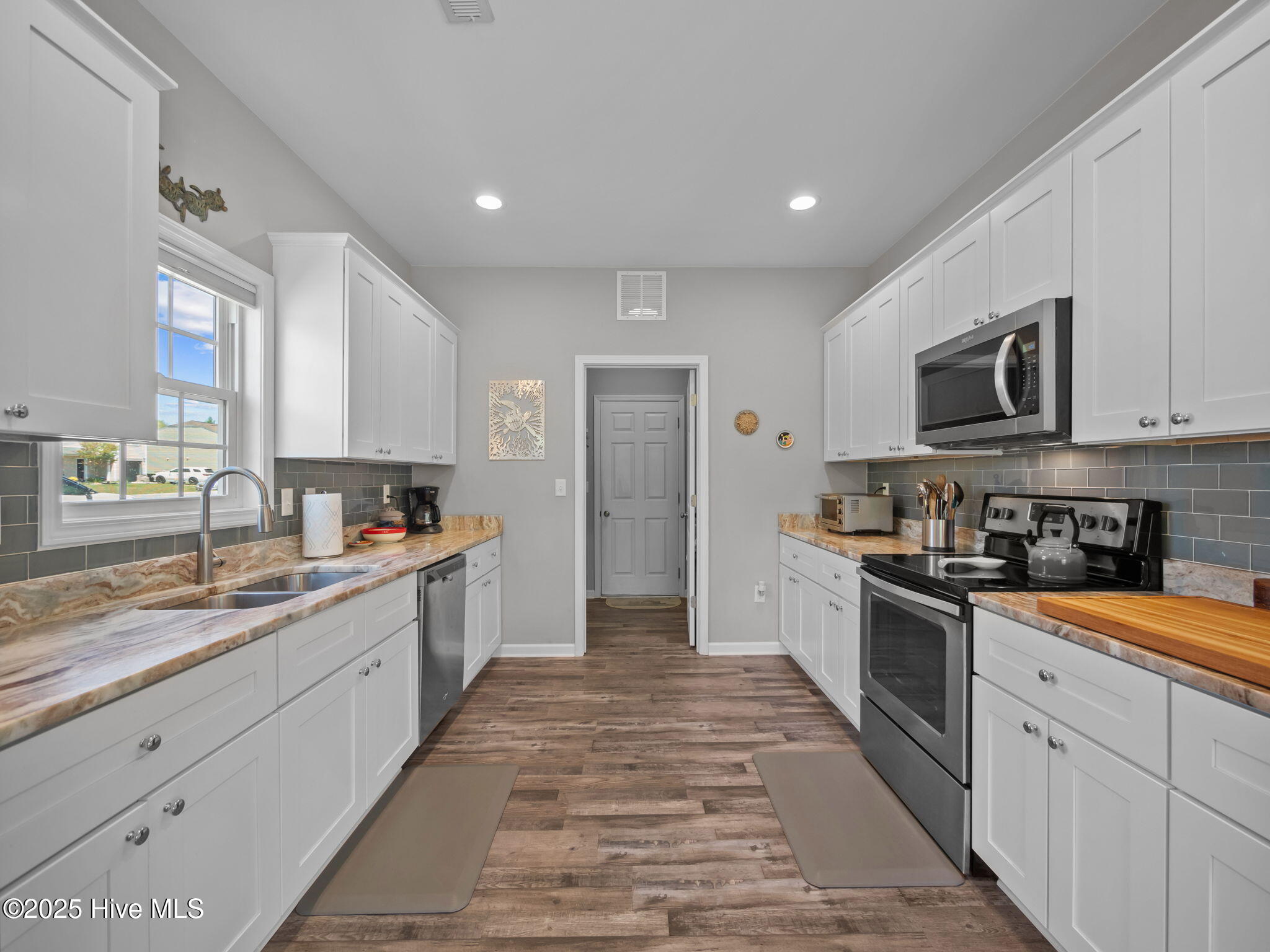 512 Hazelwood Drive Holly Ridge, NC 28445 - Photo 14 of 33 Kitchen