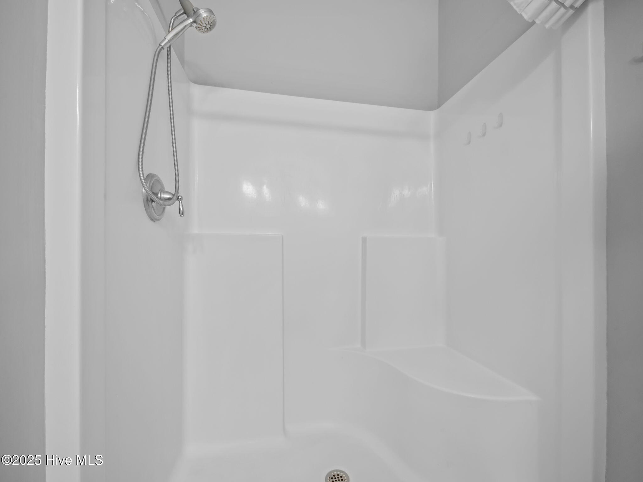 512 Hazelwood Drive Holly Ridge, NC 28445 - Photo 20 of 33 Primary Bathroom