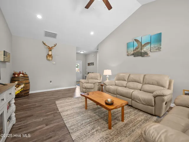 $1,800 | 512 Hazelwood Drive, Holly Ridge, NC 28445