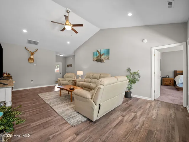 $1,800 | 512 Hazelwood Drive, Holly Ridge, NC 28445