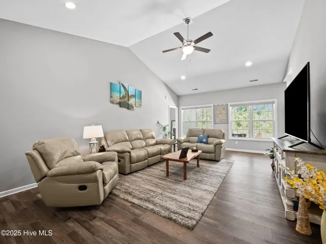 $1,800 | 512 Hazelwood Drive, Holly Ridge, NC 28445