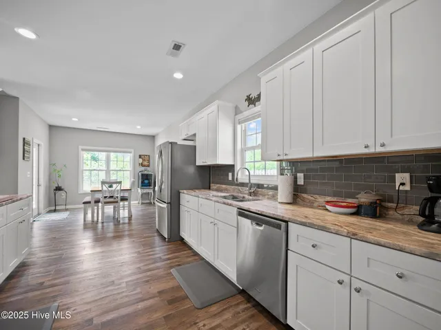 $1,800 | 512 Hazelwood Drive, Holly Ridge, NC 28445