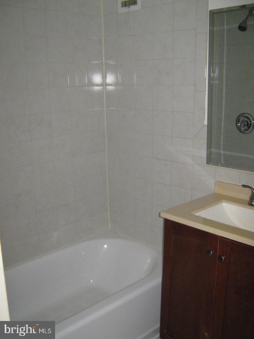 2500 North Van Dorn Street, Unit 419 Alexandria, VA 22302 - Photo 17 of 20 a bathroom with a sink and a bathtub